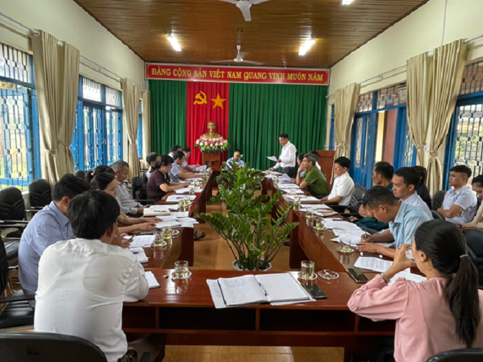 Đoàn công tác  số 2 của Huyện Uỷ Ea H’leo làm việc với  Đảng Uỷ xã DLiê Yang